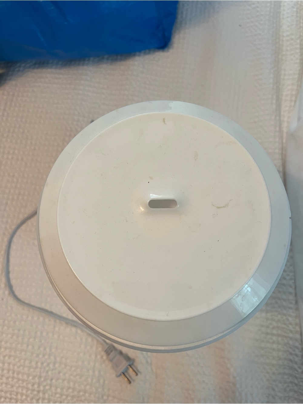 White Diffuser with LED changing Light - Picture 3 of 7